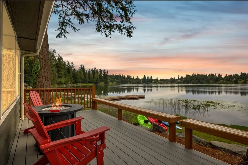 Pine Cove Cottage-Waterfront - Image 1