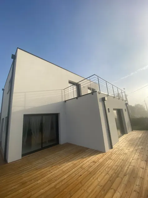New house near the beach - Image 1