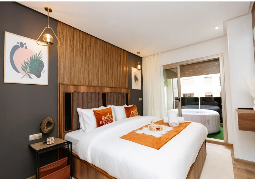 Five blue views of Marina with Jacuzzi and Wifi - Image 1
