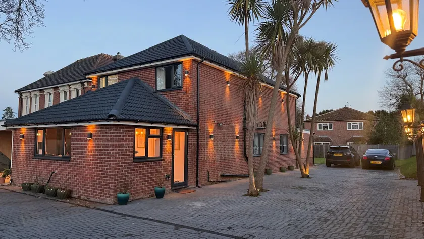 Lux 7 Bedroom residence - Image 1