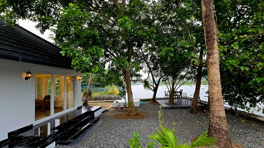 Pradeep's Backwater Villa- Backwater Front Villa - Image 1
