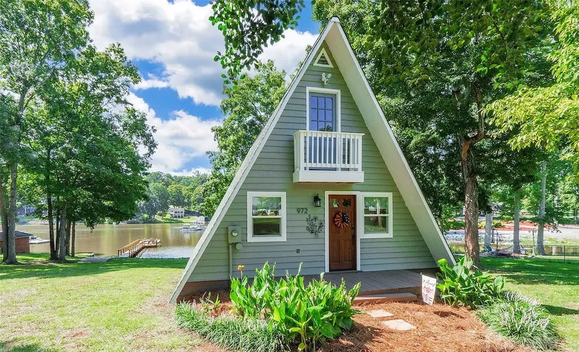 Waterfront - One of A Kind on High Rock Lake - Image 1
