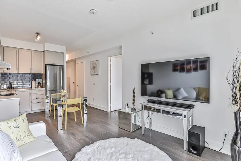 2 Beds 2 Bath Condo in Markham - Image 1