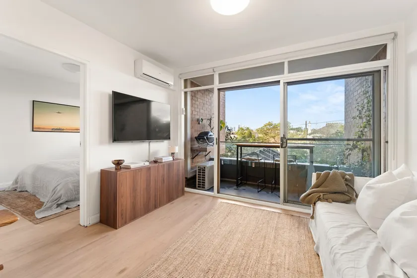 Charming 1 Bedroom Apt in Annandale, City Views Heritage Charm - Image 1