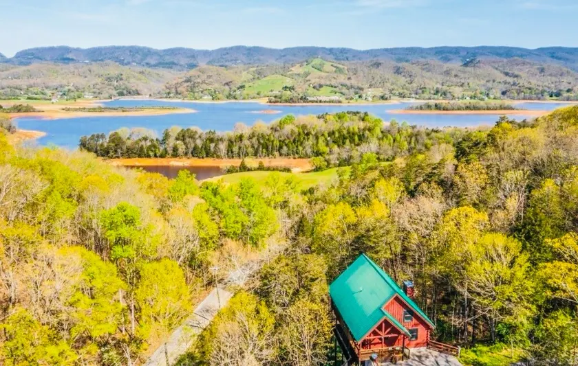 Log Cabin with Beautiful Lake and Mountain View - Image 1