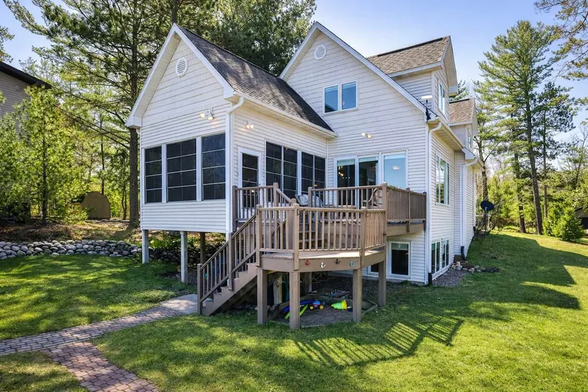Eikedahls' Shoreview Cottage - Image 1