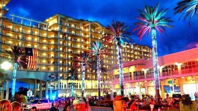 Stunning Wharf 2/2! 1 king,2 queens, & sofa bed! - Image 1