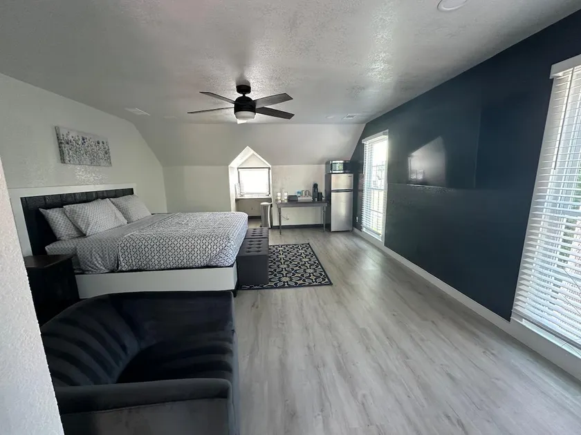 Cozy Private suite - Image 1