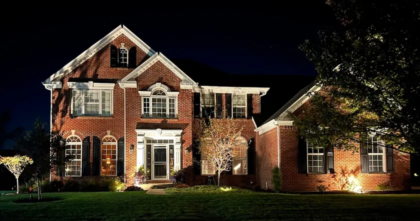Stylish w/ game room, gym, office -x’lent location - Image 1