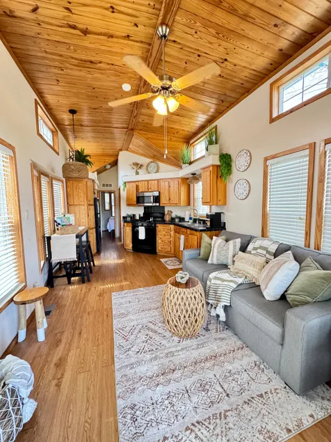 Relax Under the Oaks Cozy Hill Country Cabin Pool - Image 1