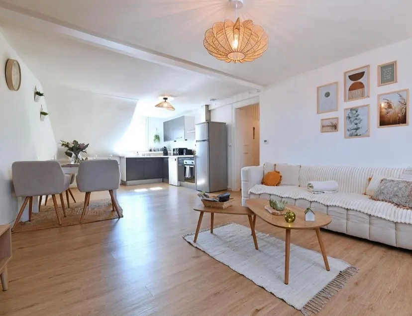 Family special, charming and authentic 3-room apartment - Image 1