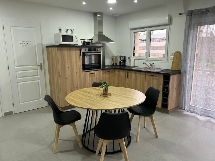 New house with parking - Image 1
