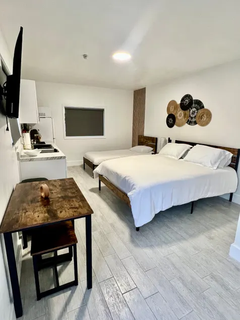 Entire guest suite in Pembroke Pines - Image 1