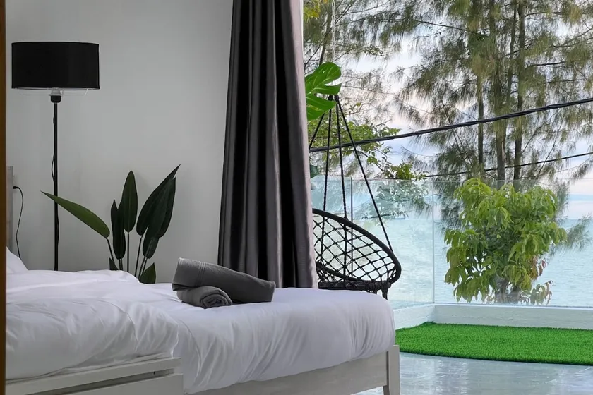 Seafront 5BR Landed Home 14 Pax with Ocean Seaview & Netflix WiFi - Image 1