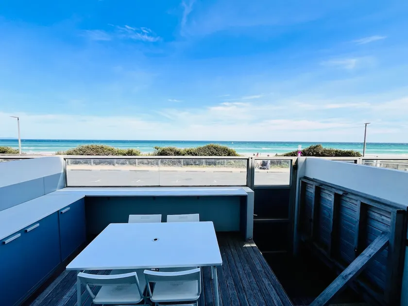 Absolute Beachfront Apartment - Image 1