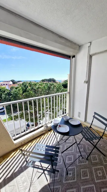 ”Le Corail”: Apartment 5 people, Sea view with loggia - Image 1