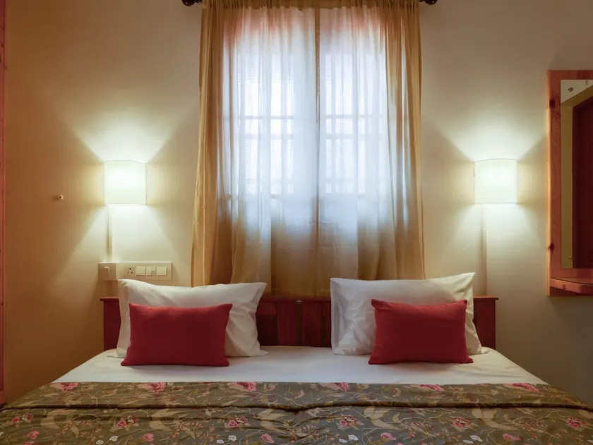 Stay Central, Stay Cozy 3BHK Premium Home Stay - Image 1