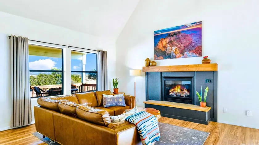 Relaxing Family Getaway •27mi to Canyon •King •AC - Image 1