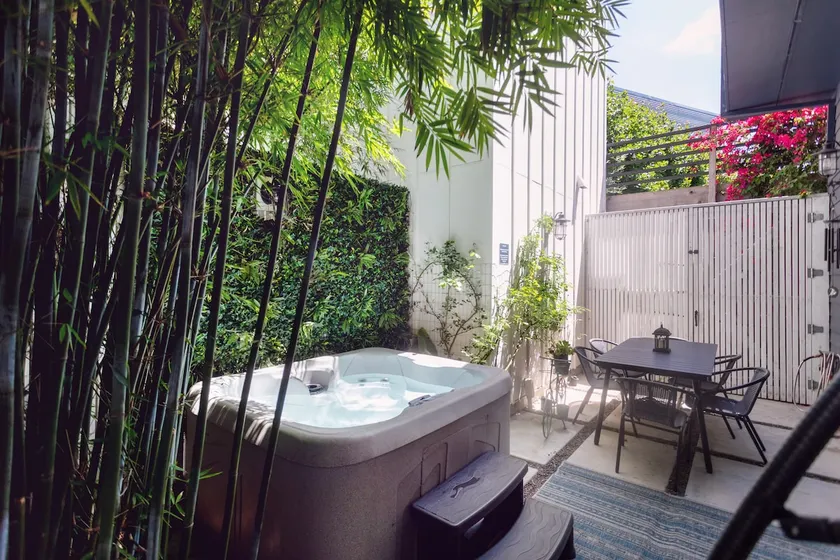 4 BR Luxury Designer Home Hot Tub, Parking Garage Near San Francisco UC Berkeley - Image 1