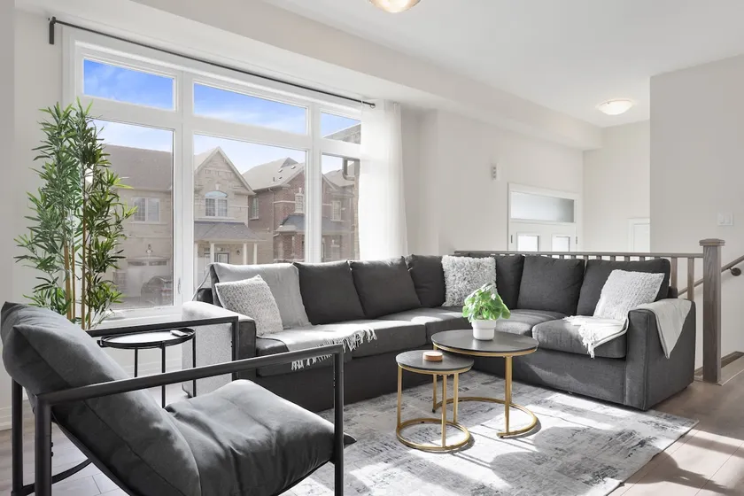 Serene Stays - Pickering (5Beds, 2.5Baths, 4Park) - Image 1
