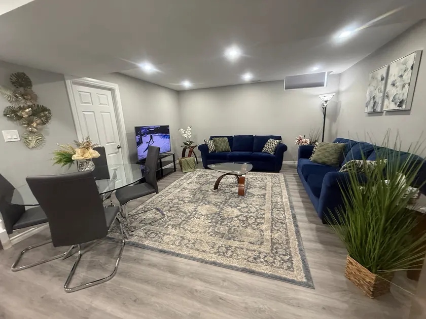 Cozy Private Suite Near Devonshire Mall & Parking - Image 1
