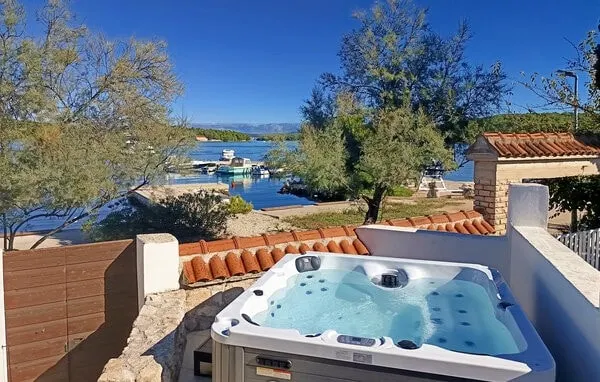 Holiday Home Jardin (private pool and jacuzzi) - Image 1