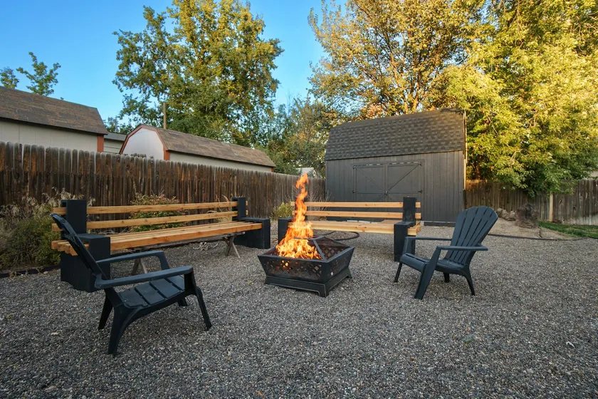 Spacious Corner Haven - Image 1