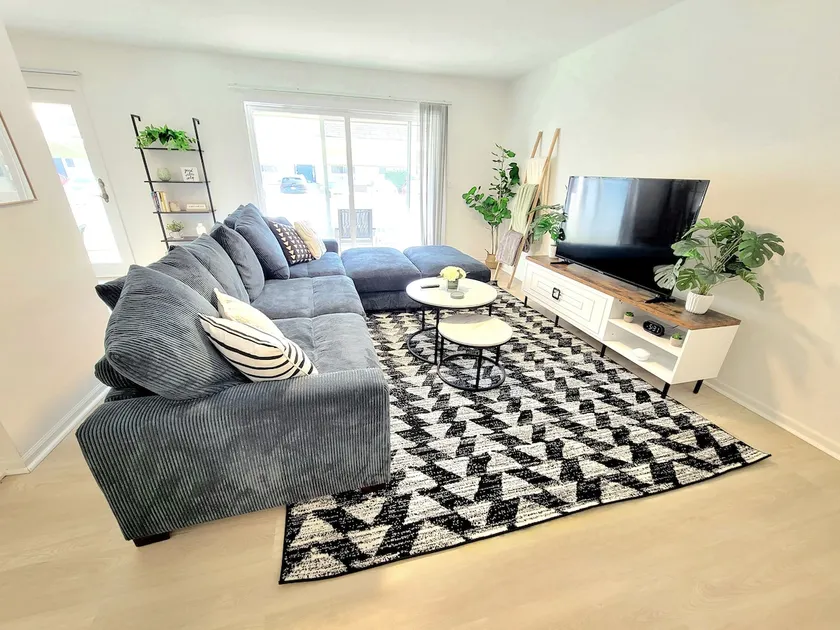 Bright 2BR/2BA, 8 min Walk to ND, 2 Parking Spots - Image 1