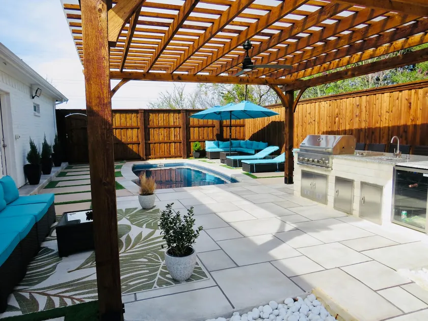 Luxury Pool Oasis/Game Room/Sleeps 10 - Image 1