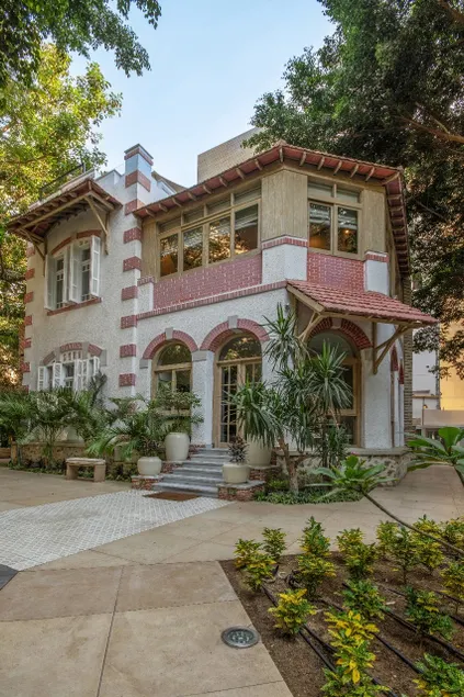 Tonka with balcony at Numéro CINQ Zamalek Cairo - Image 1