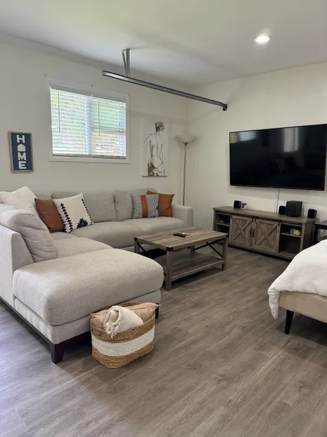 Luxe and spacious studio - Image 1