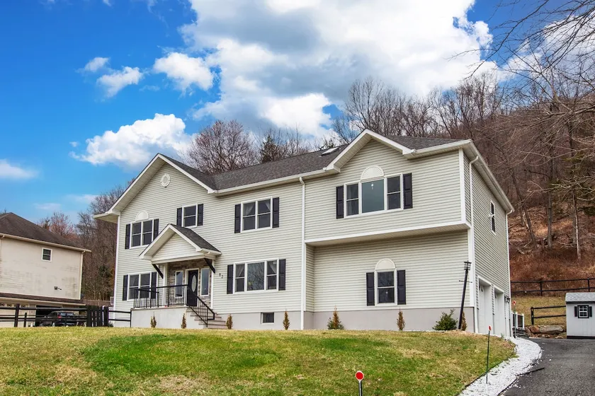 Spacious Vernon retreat home - Image 1