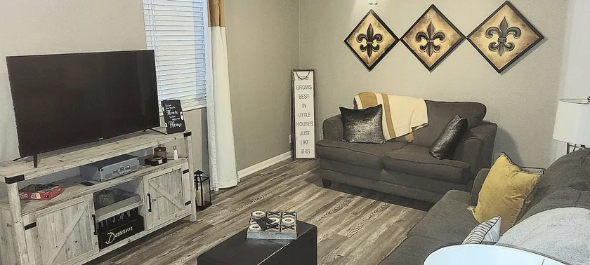”Cozy Mustard Retreat: Entire Home, See You Soon! - Image 1