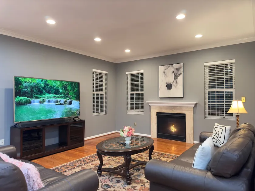 Posh House | Near DC/National Harbor/Fort Belvoir - Image 1