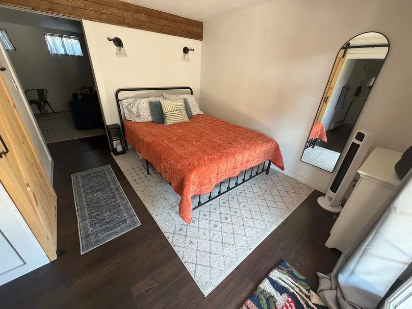 5 star *Cozy, Clean, and Bright! Private WalkOut* - Image 1