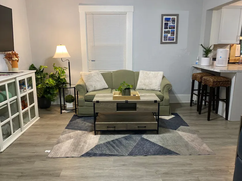 Family & Pet-Friendly 2BR Retreat Near Downtown - Image 1