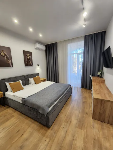 Luxury apartment on Sobornaya Street - Image 1