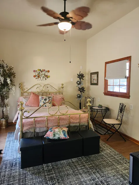 Peaceful Escape: Cozy Living - Image 1