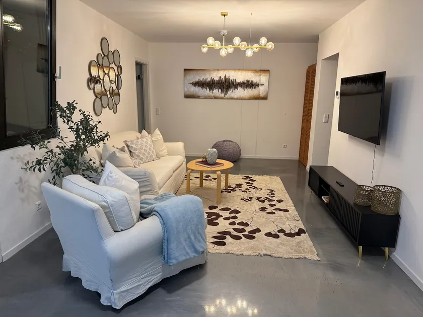 2-room central near the train station - Image 1