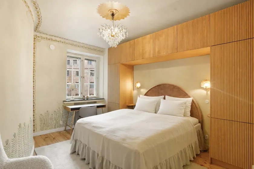 Enchanting 1BR w/ King Bed in Unbeatable Location - Image 1