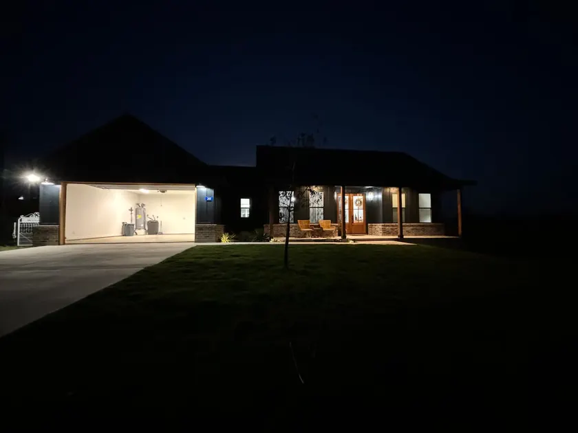 Native house - Image 1