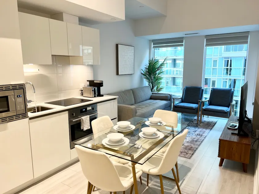 University Avenue: 2bed+2bath & free parking - Image 1