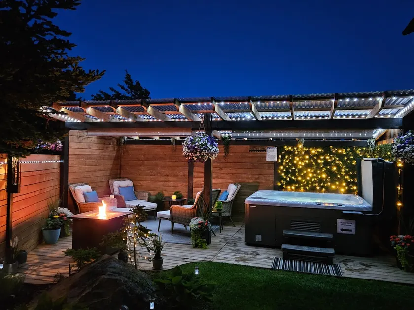 Luxurious Loft with Hot Tub - Image 1