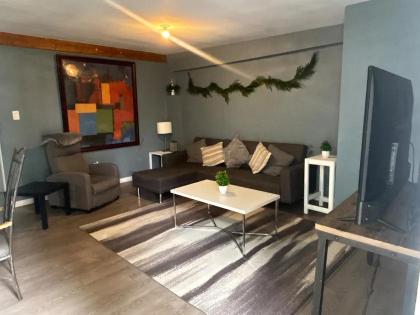 Spacious, Luxury & Cozy Apartment |Great Location - Image 1