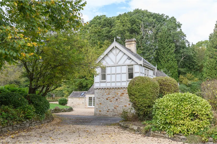 Linnels Coach House - Image 1