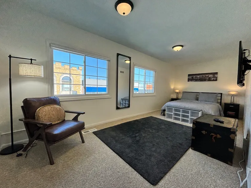 City Experience in the Heart of Downtown Berkley - Image 1
