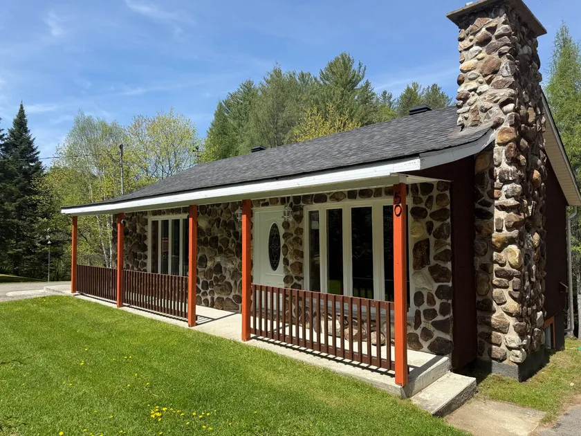 Chalet with spa by the River, St-Côme - Image 1