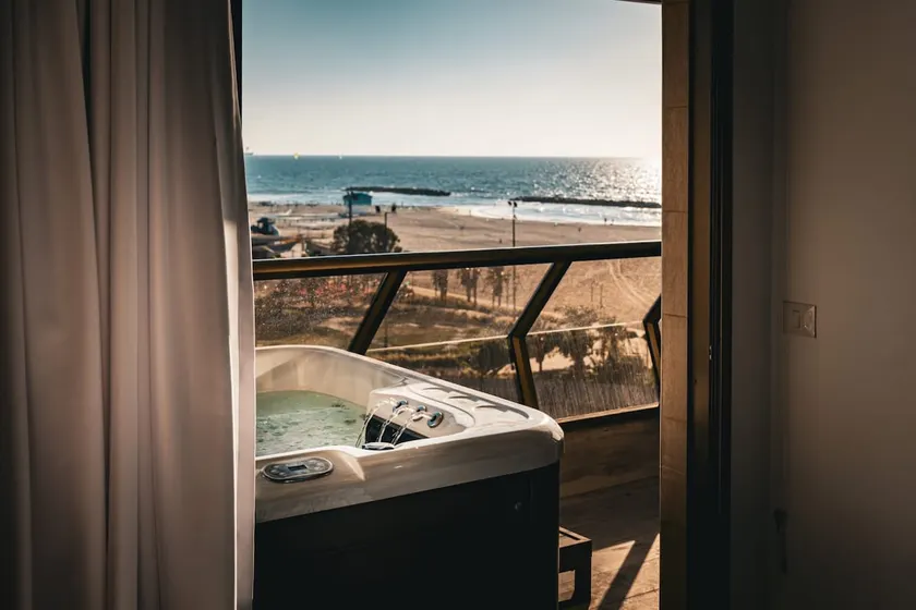 Sea Suite – Seafront Apt with Private Jacuzzi - Image 1