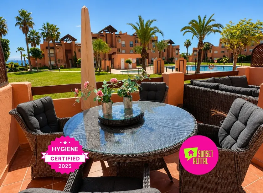 2 bedroom apartment with terrace and pool - Image 1