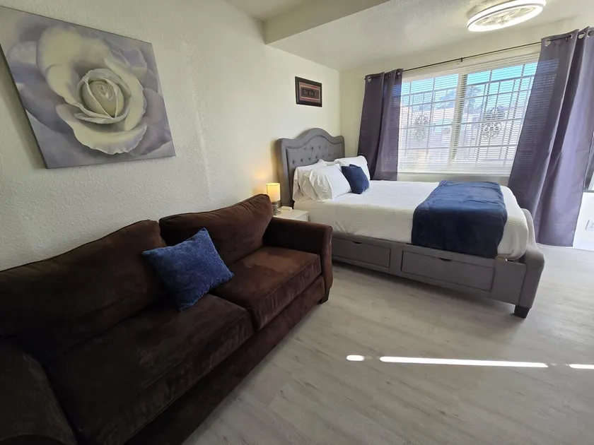 Vegas Desert Diamond studio - Image 1